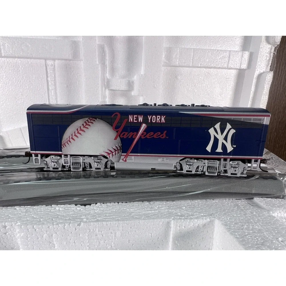 HAWTHORNE VILLAGE BACHMANN NY YANKEES EXPRESS ENGINE DUMMY W/EZ TRACK